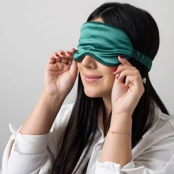 NWT Blissy Sleep Mask Silk in Emerald Green With Gift Box and Bag - Picture 5 of 6